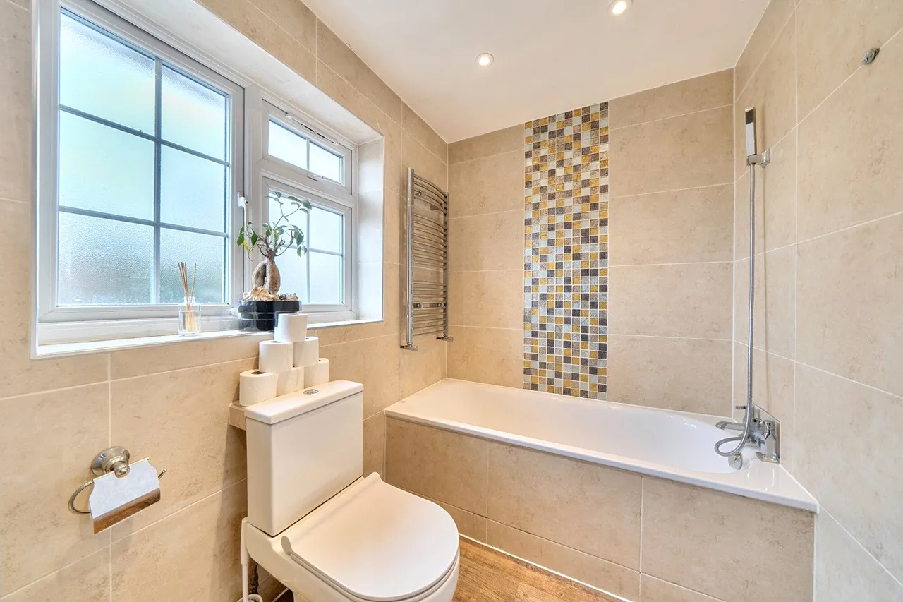 Swakeleys Road, Ickenham Fees Apply, UB10, photo 16