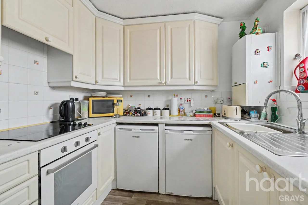 College Road, Grays, RM17, photo 4
