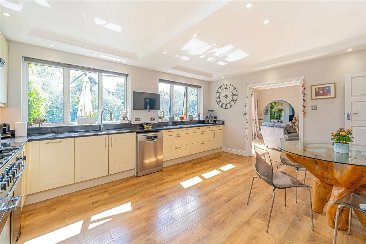 Howard Close, Hampton, TW12 2UB, photo 5