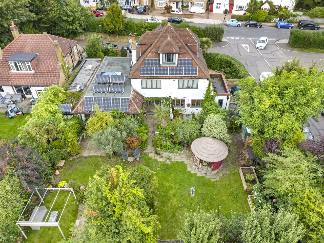 Howard Close, Hampton, TW12 2UB, photo 2