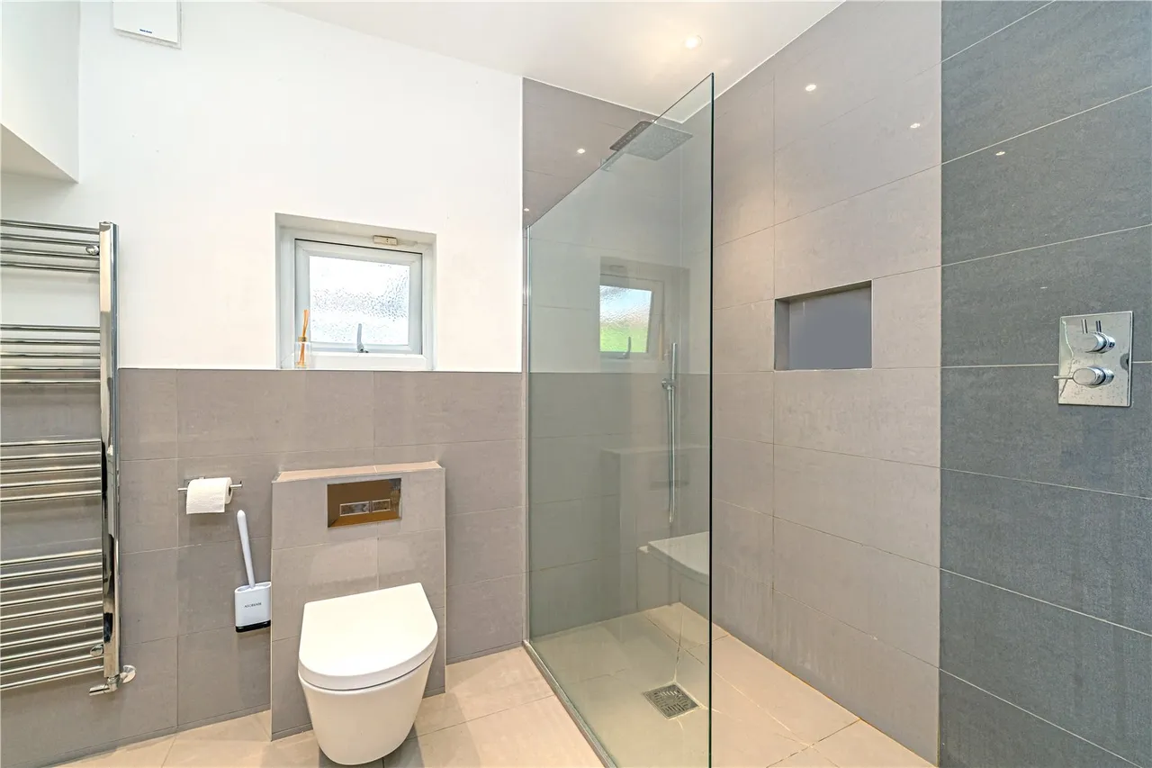 Howard Close, Hampton, TW12 2UB, photo 9