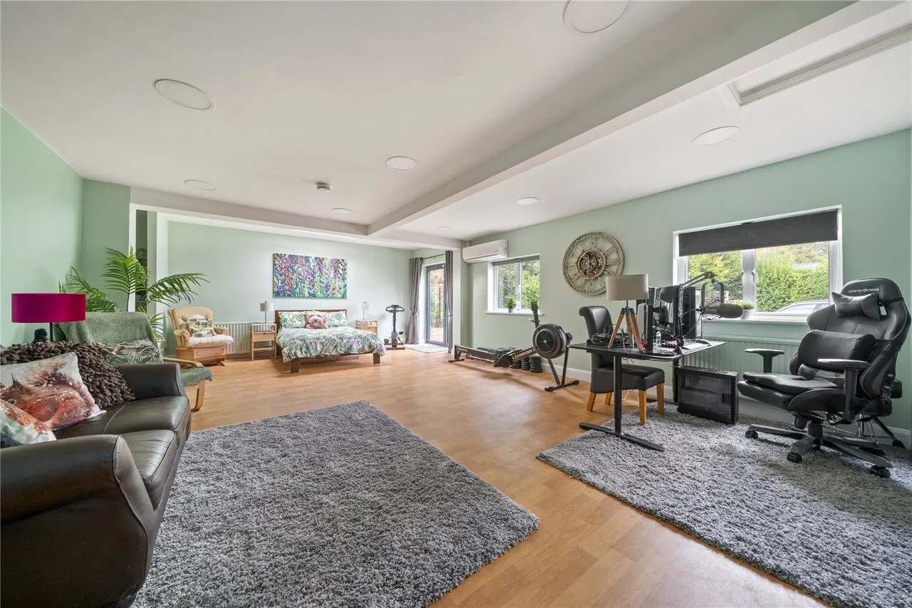 Howard Close, Hampton, TW12 2UB, photo 11