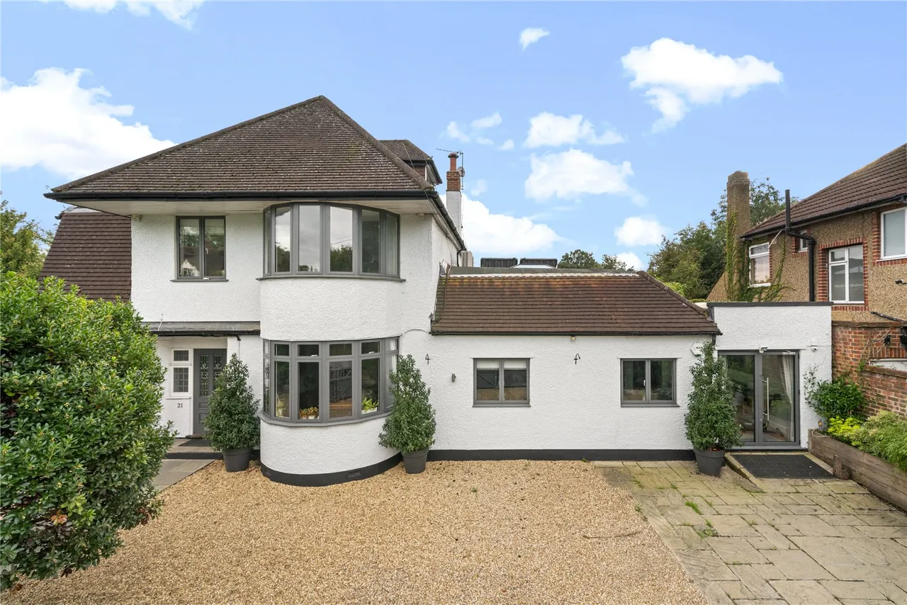 5 bed house for sale — Howard Close, Hampton, TW12 2UB
