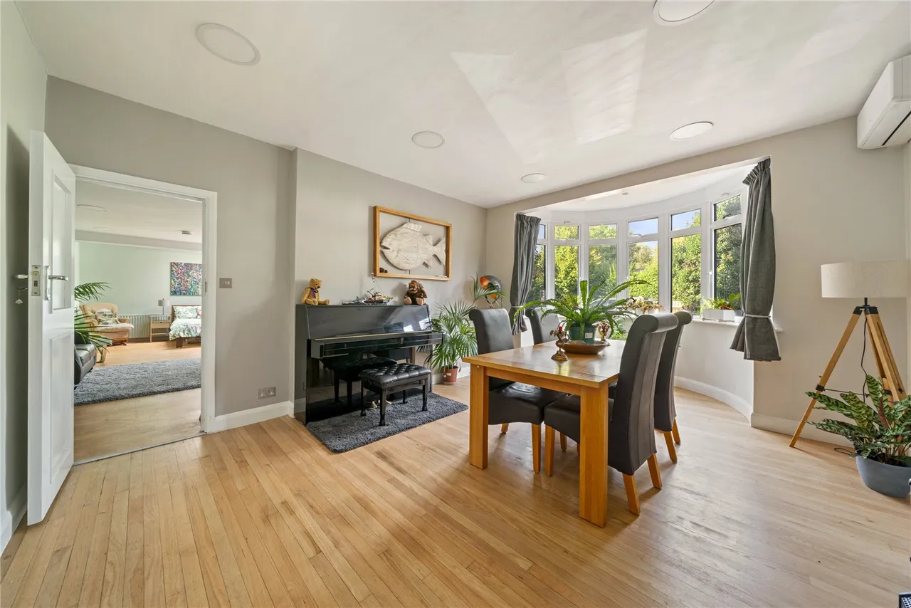 Howard Close, Hampton, TW12 2UB, photo 3
