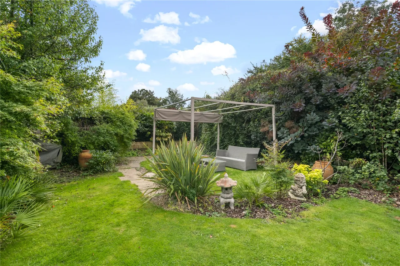Howard Close, Hampton, TW12 2UB, photo 15
