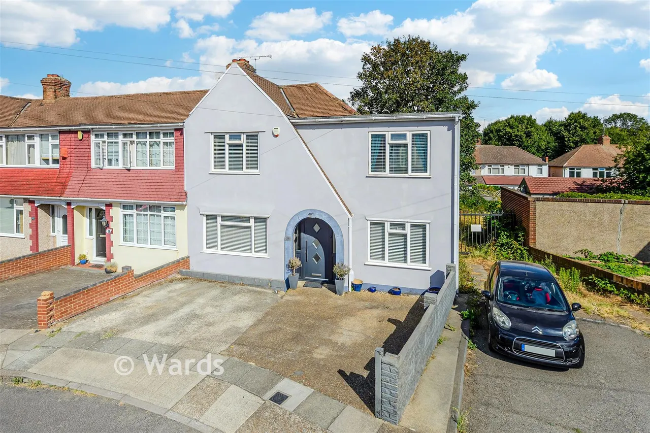 4 bed house for sale, Coniston Close, Erith, DA8