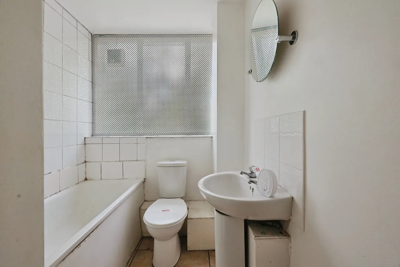 Meadow Road, London, SW8, photo 16
