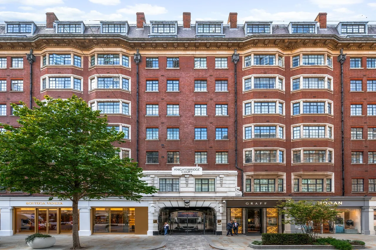 2 bed flat for sale, Sloane Street, SW1X