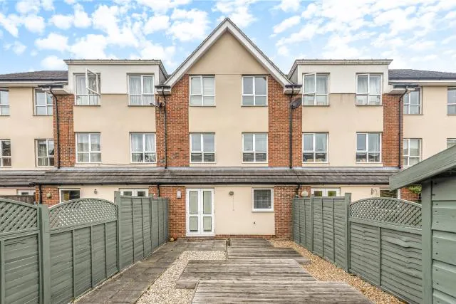 Harrow Close, Addlestone, KT15, photo 3