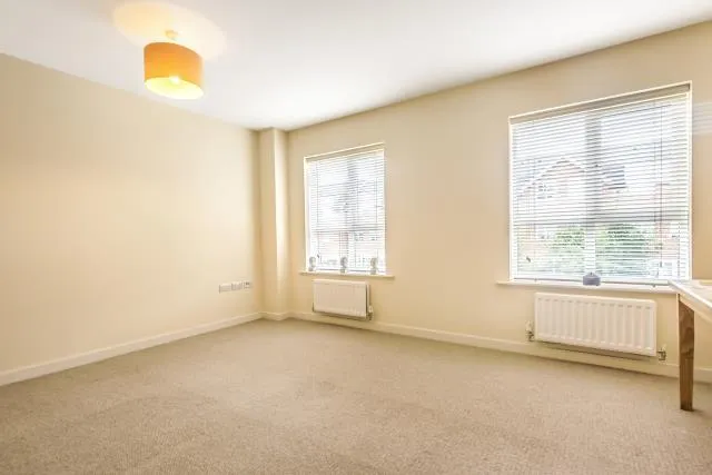 Harrow Close, Addlestone, KT15, photo 6