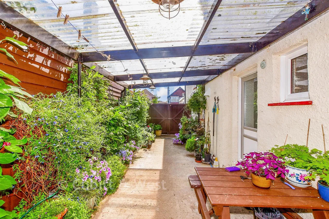 Parklands Avenue, Bognor Regis, PO21, photo 13
