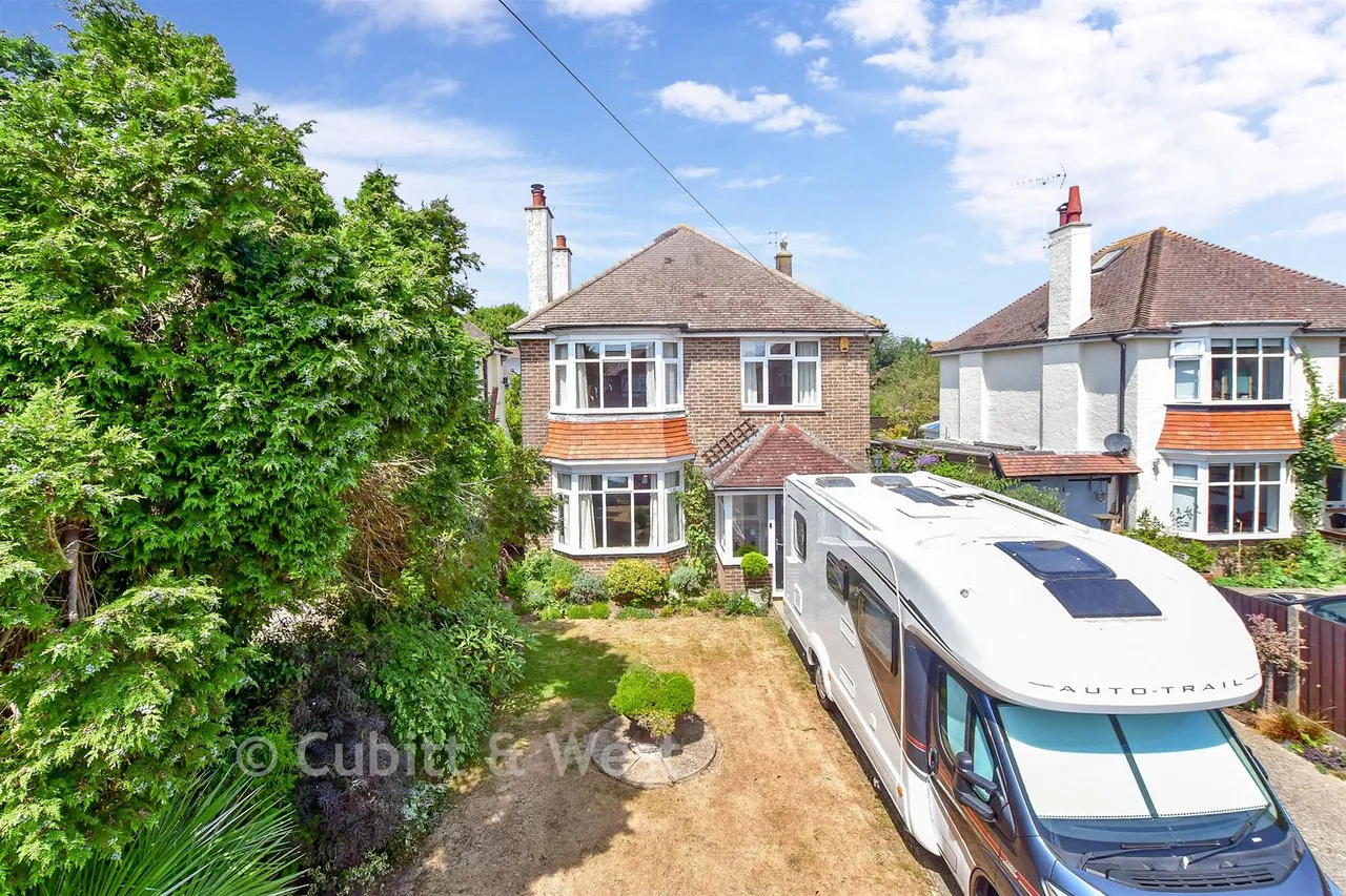 4 bed house for sale, Parklands Avenue, Bognor Regis, PO21