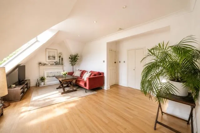 Daleham Gardens, London, NW3, photo 2