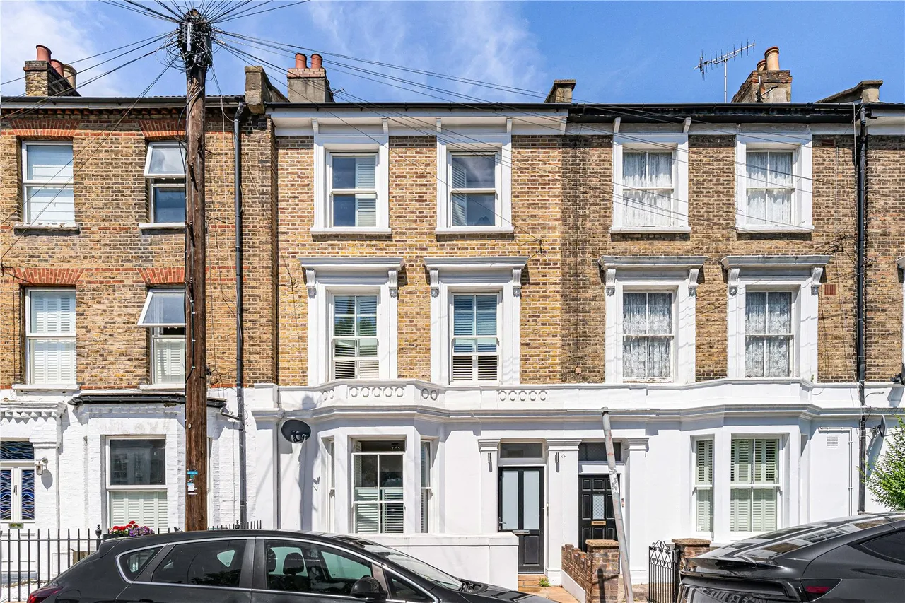 3 bed flat for sale, Disraeli Road, London, SW15