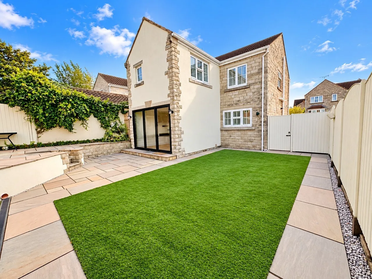 Lyndon Close, LS23, photo 5