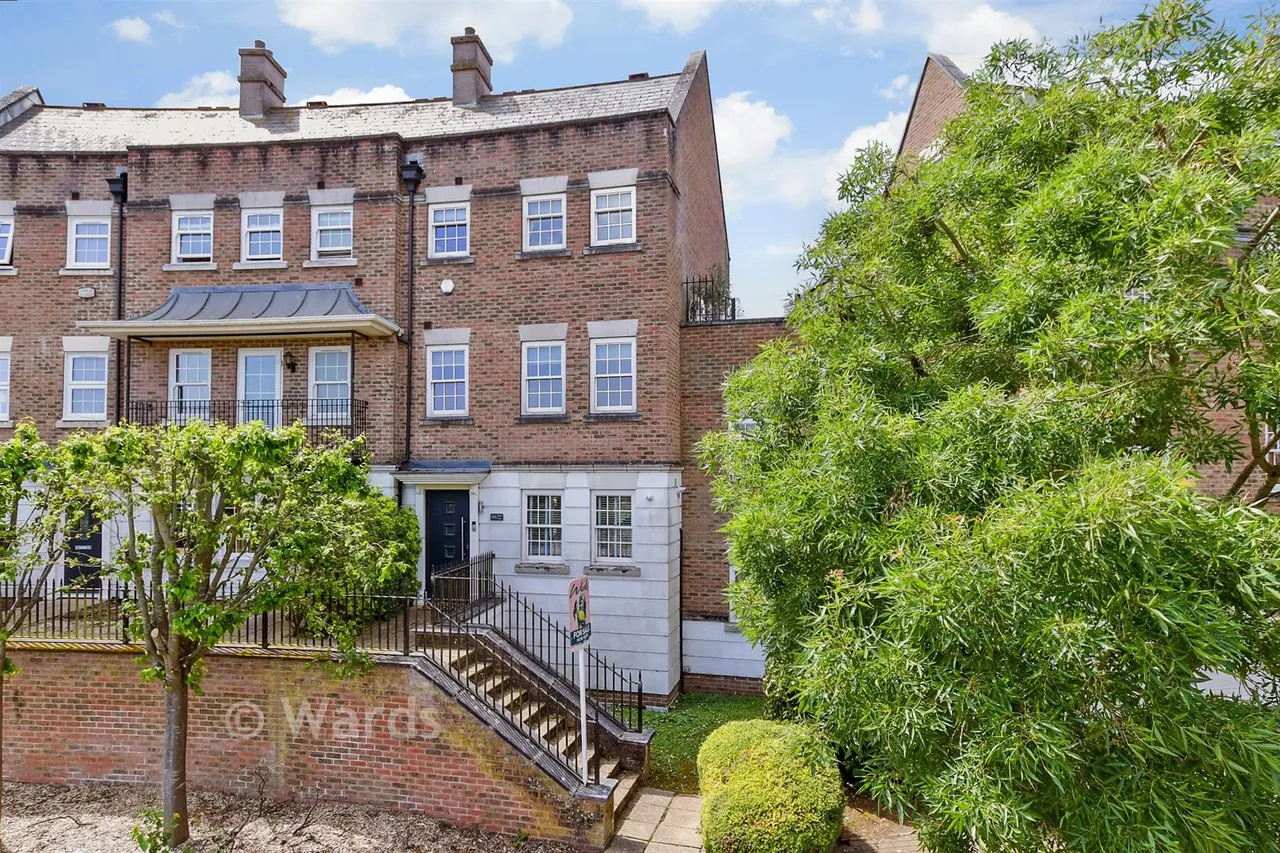 3 bed house for sale, Tower View, Kings Hill, ME19