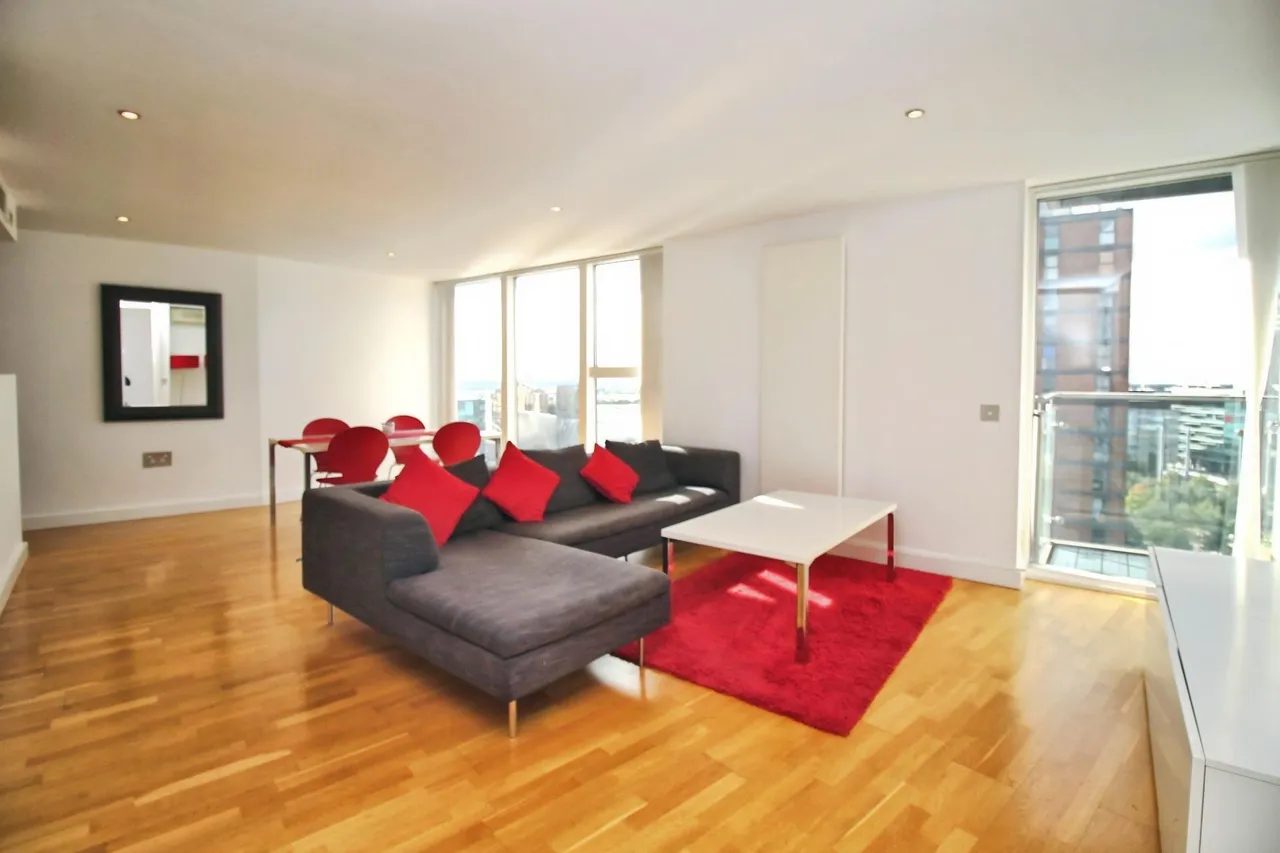 2 bed flat to rent, The Quays, Salford Quays, M50