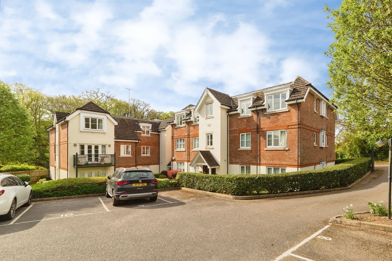 2 bed flat for sale — Canonsfield Road, Welwyn