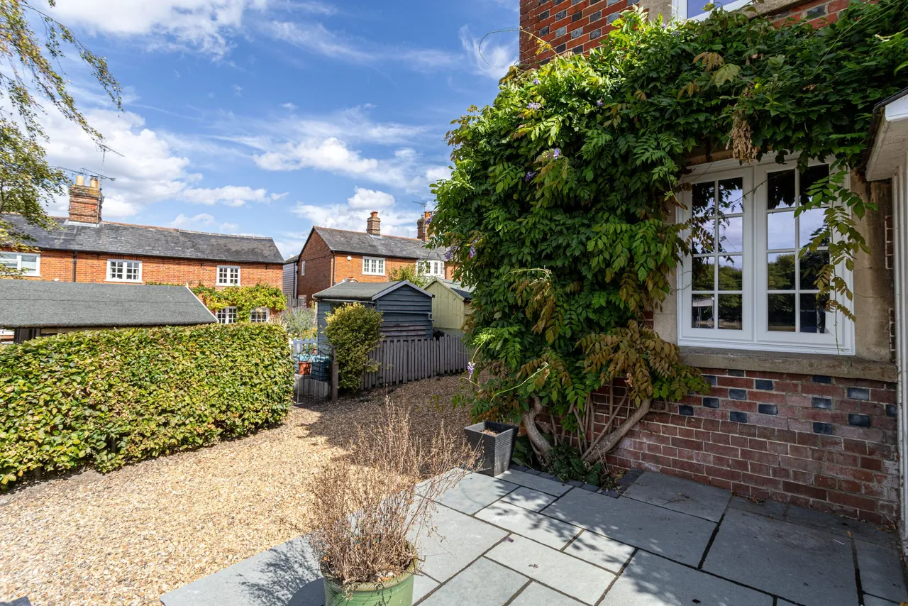 Cricket Green, Hartley Wintney, Hook, RG27 8PP, photo 17