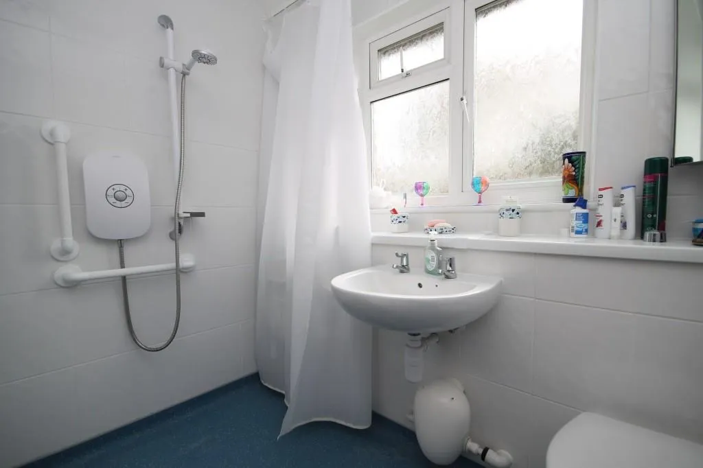 Ten Acres, Fetcham, KT22, photo 11