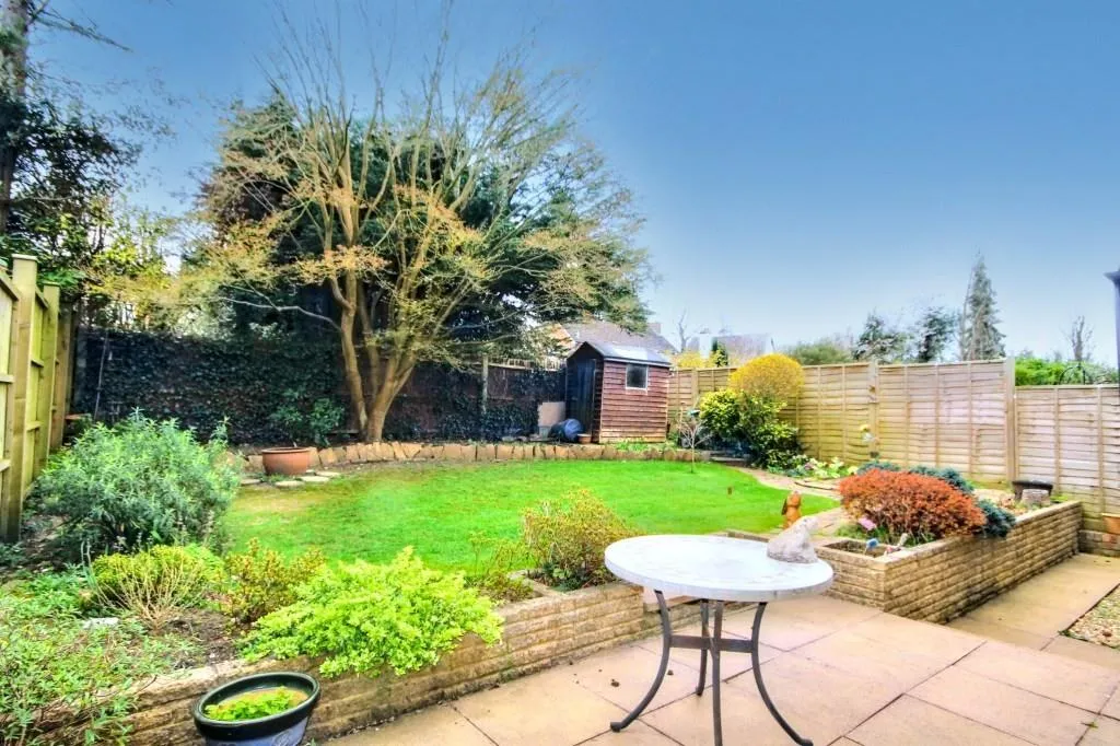 Ten Acres, Fetcham, KT22, photo 2