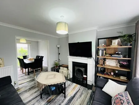 West Green, RH11, photo 4