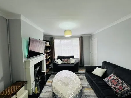 West Green, RH11, photo 3