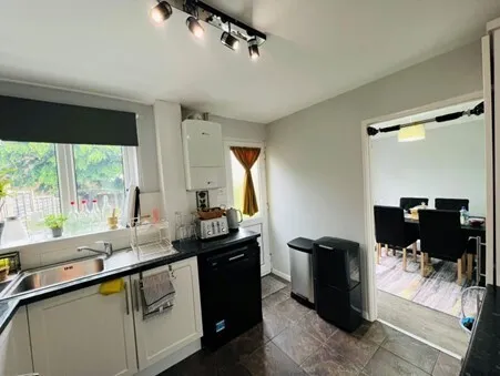 West Green, RH11, photo 6