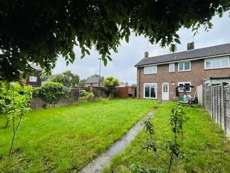 West Green, RH11, photo 2