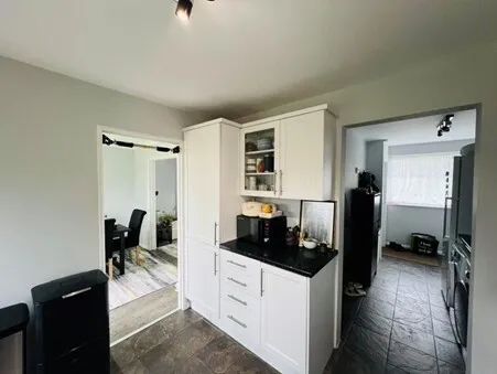 West Green, RH11, photo 7