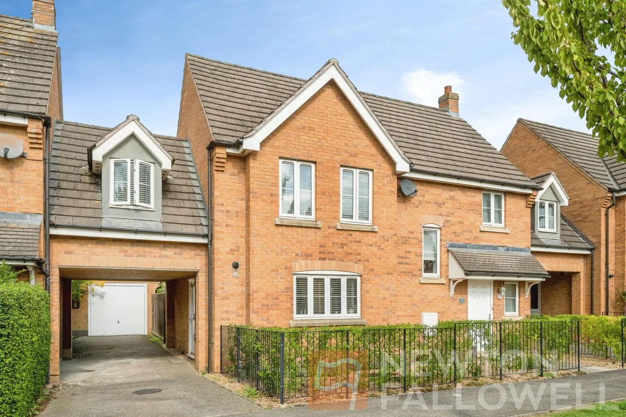 5 bed house for sale, Leaf Avenue, Hampton Hargate, PE7