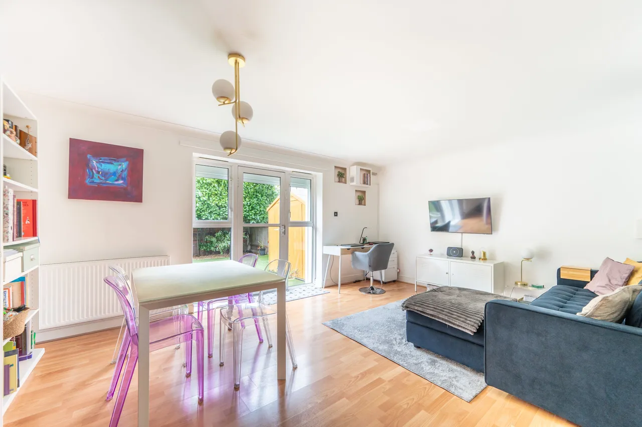 2 bed flat for sale, London, NW10