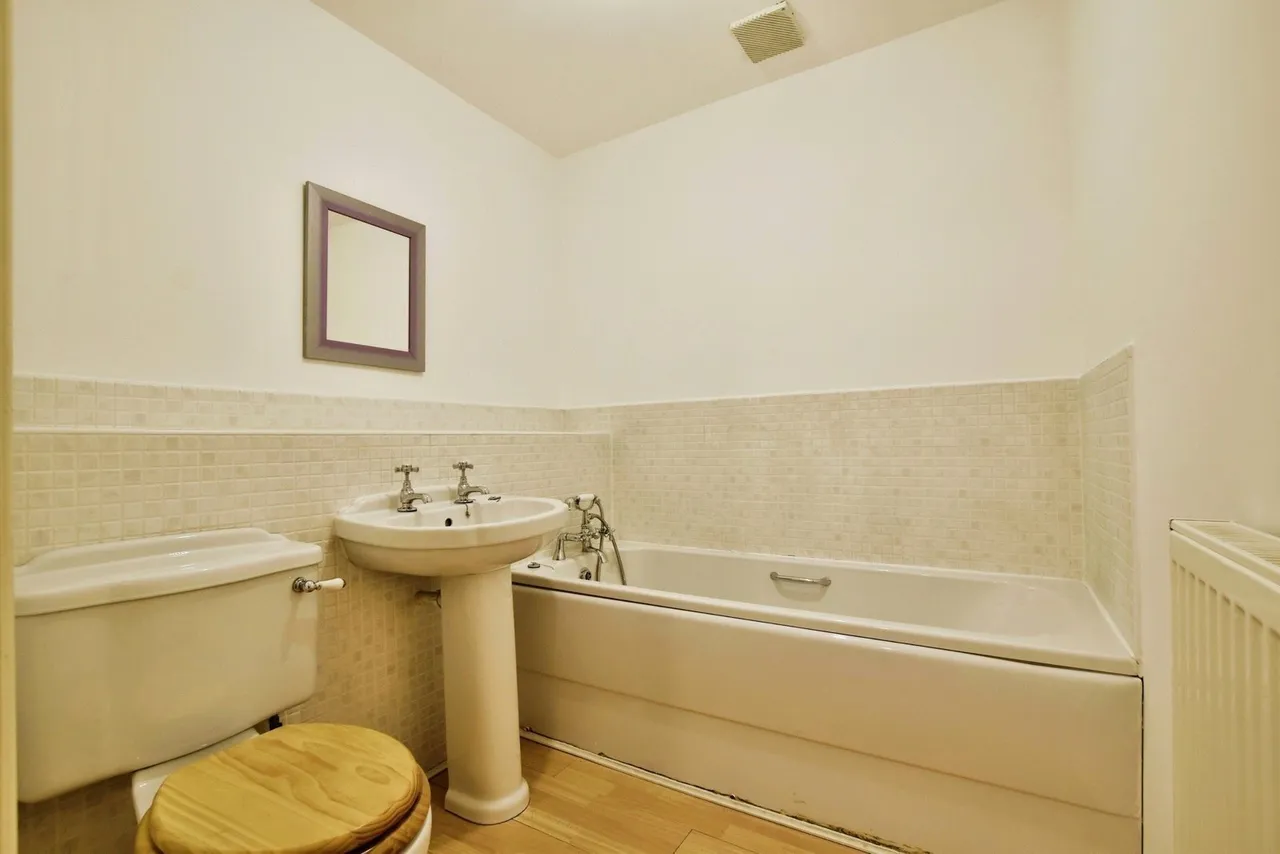 Regency Court, Hale, WA15, photo 10