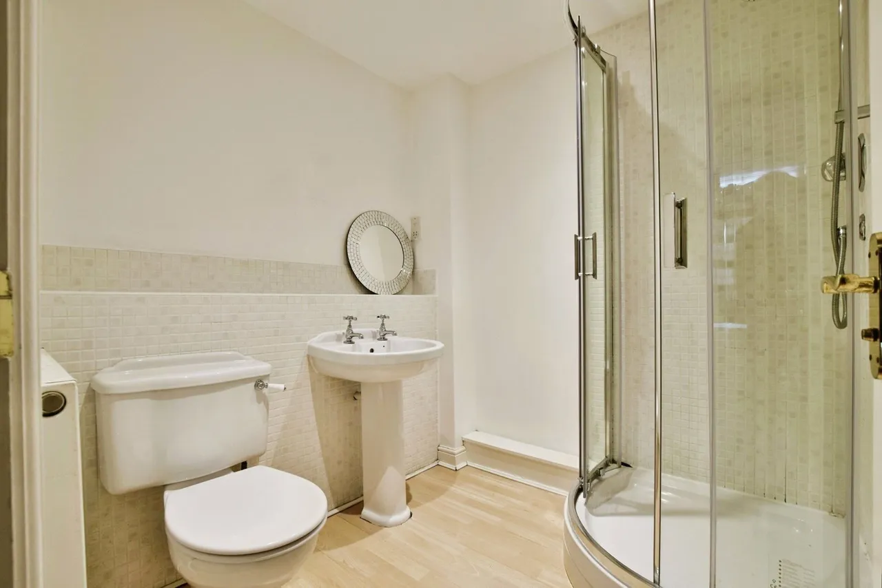 Regency Court, Hale, WA15, photo 8