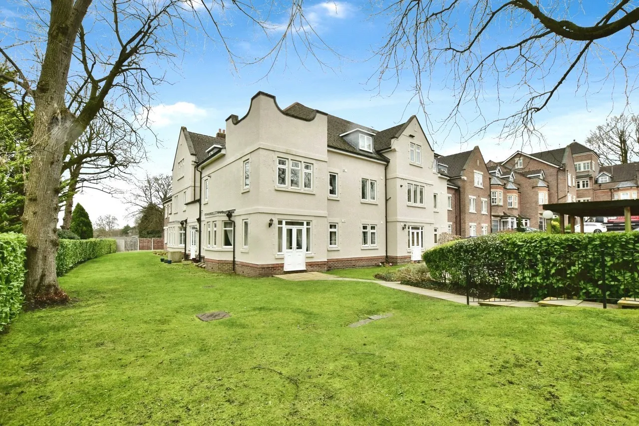Regency Court, Hale, WA15, photo 13