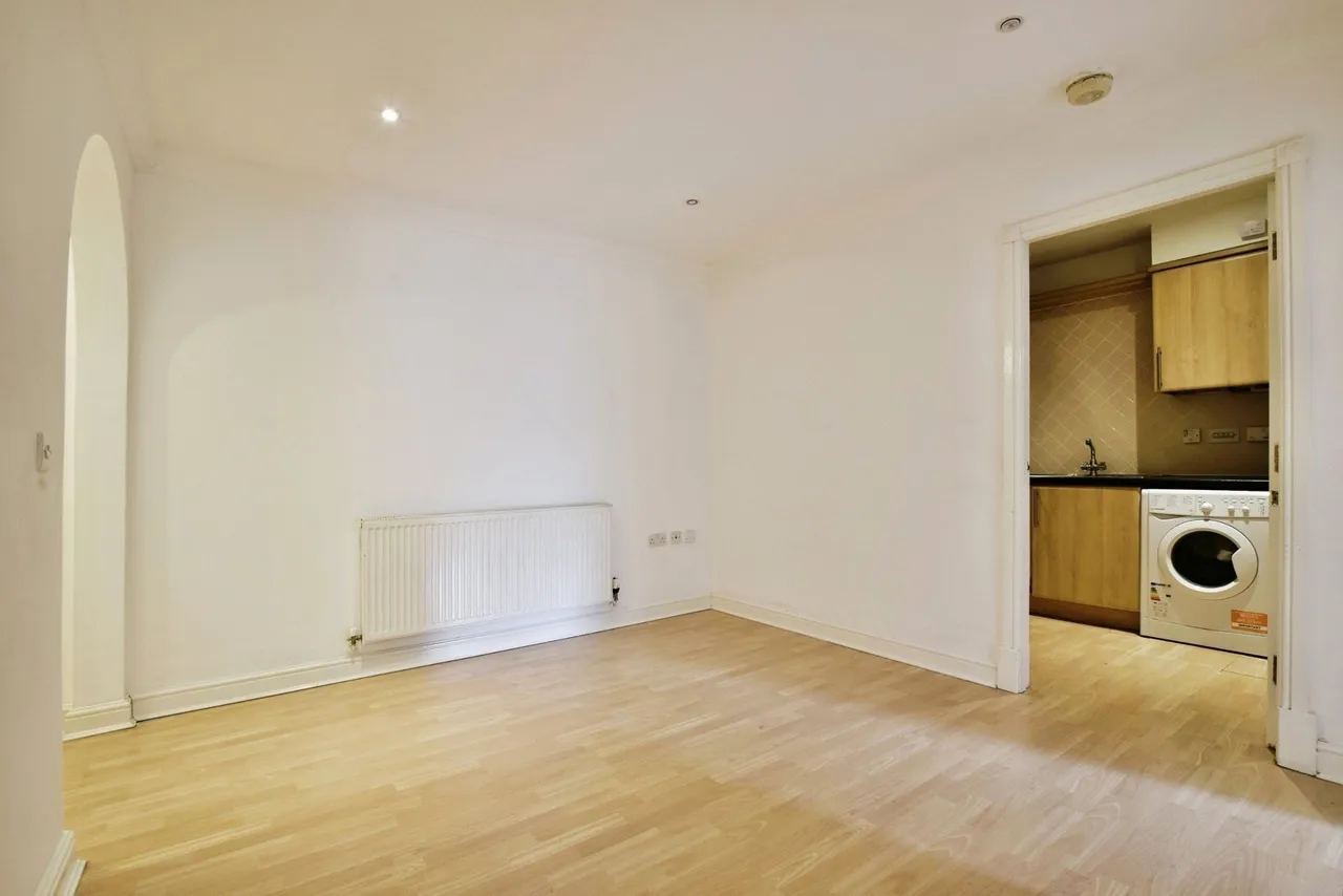 Regency Court, Hale, WA15, photo 5