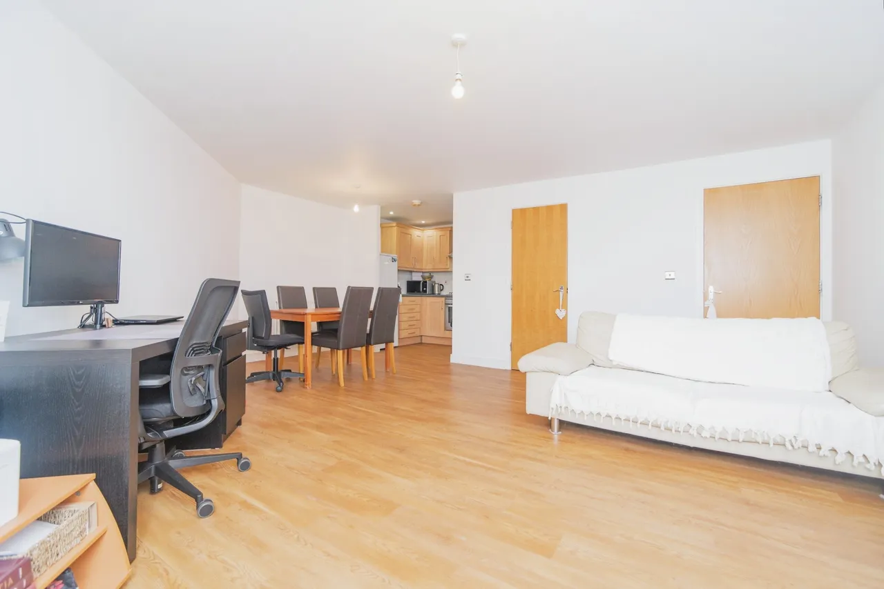 Pettacre Close, London, SE28, photo 6