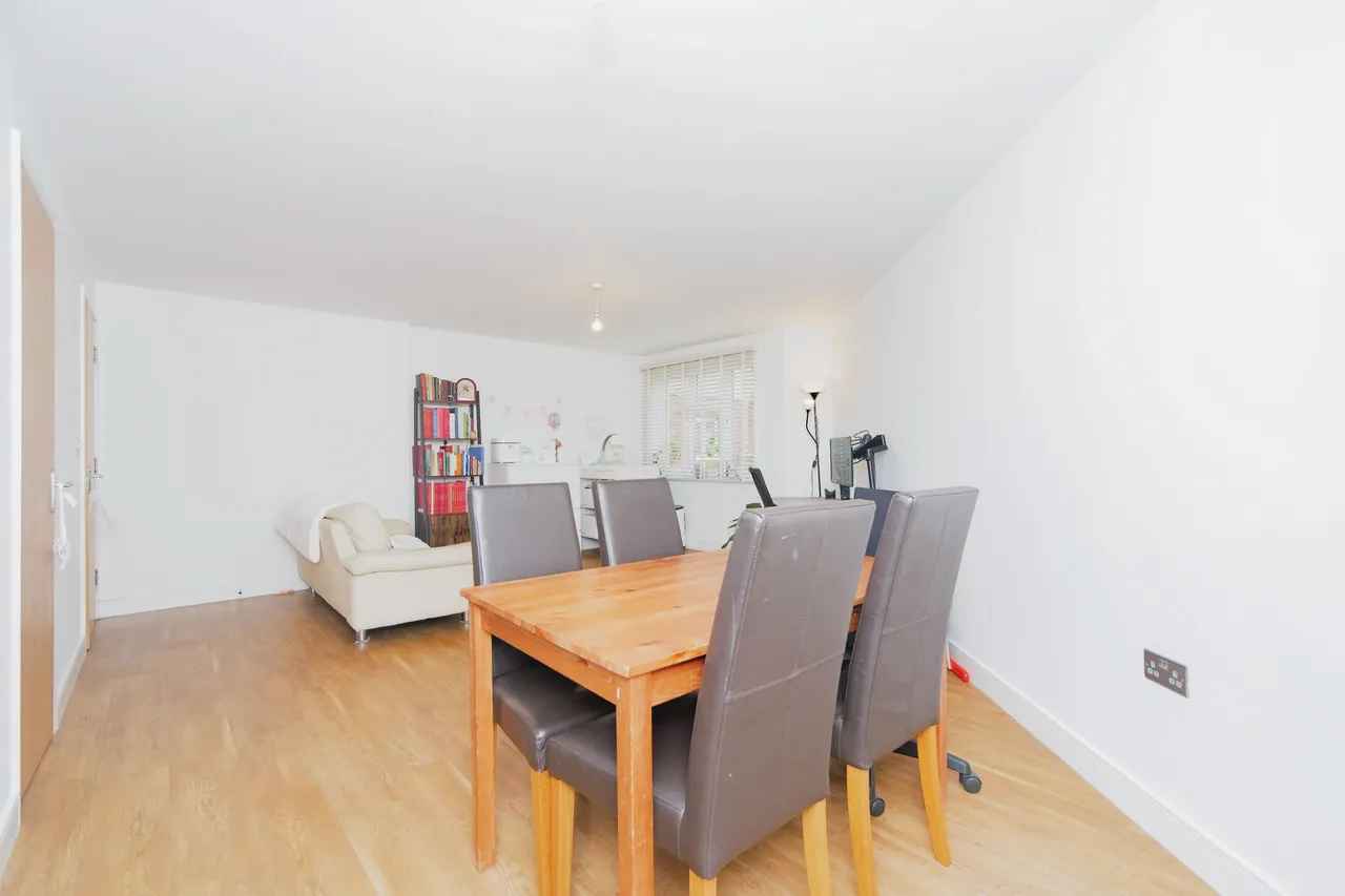 Pettacre Close, London, SE28, photo 5