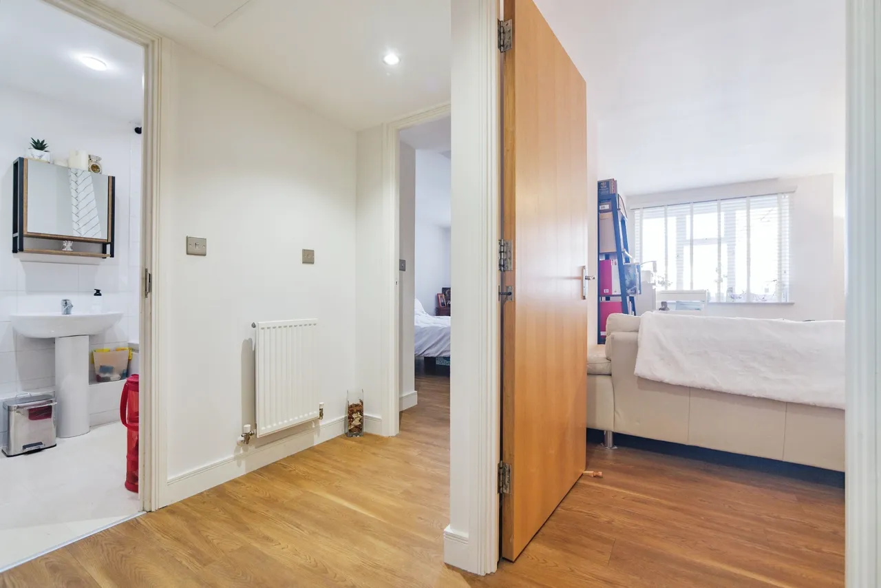 Pettacre Close, London, SE28, photo 15