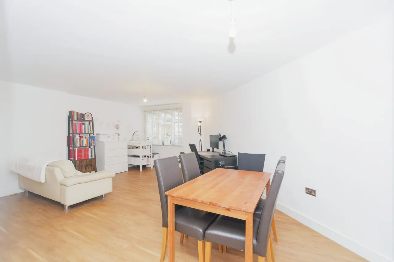 Pettacre Close, London, SE28, photo 8