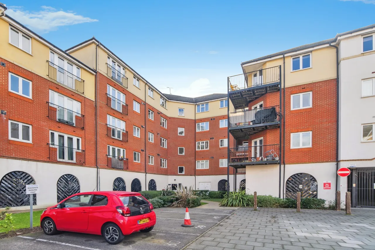 Pettacre Close, London, SE28, photo 18