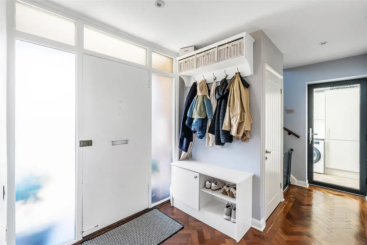 Vincent Lane, Dorking, RH4, photo 19