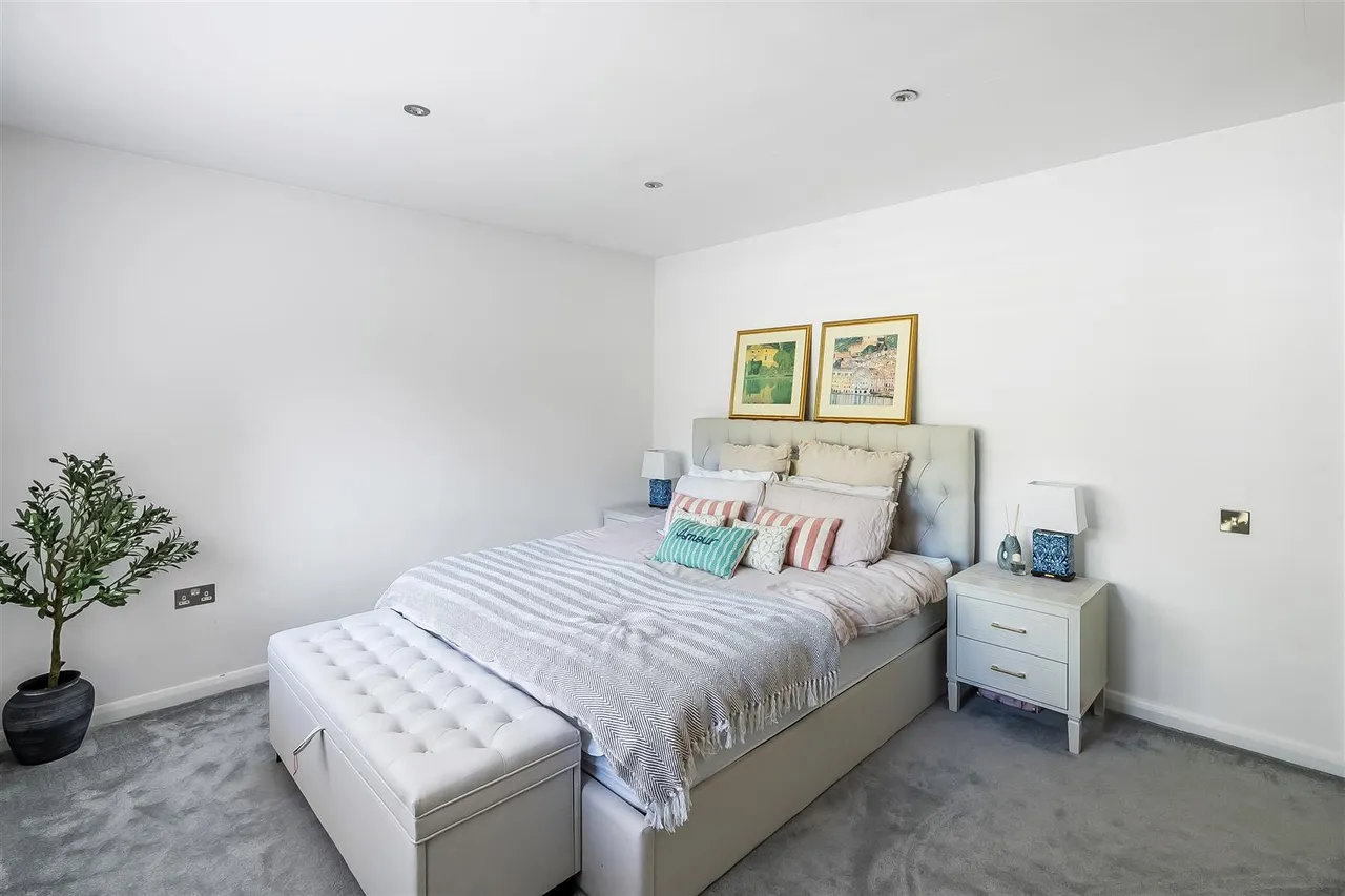 Vincent Lane, Dorking, RH4, photo 18
