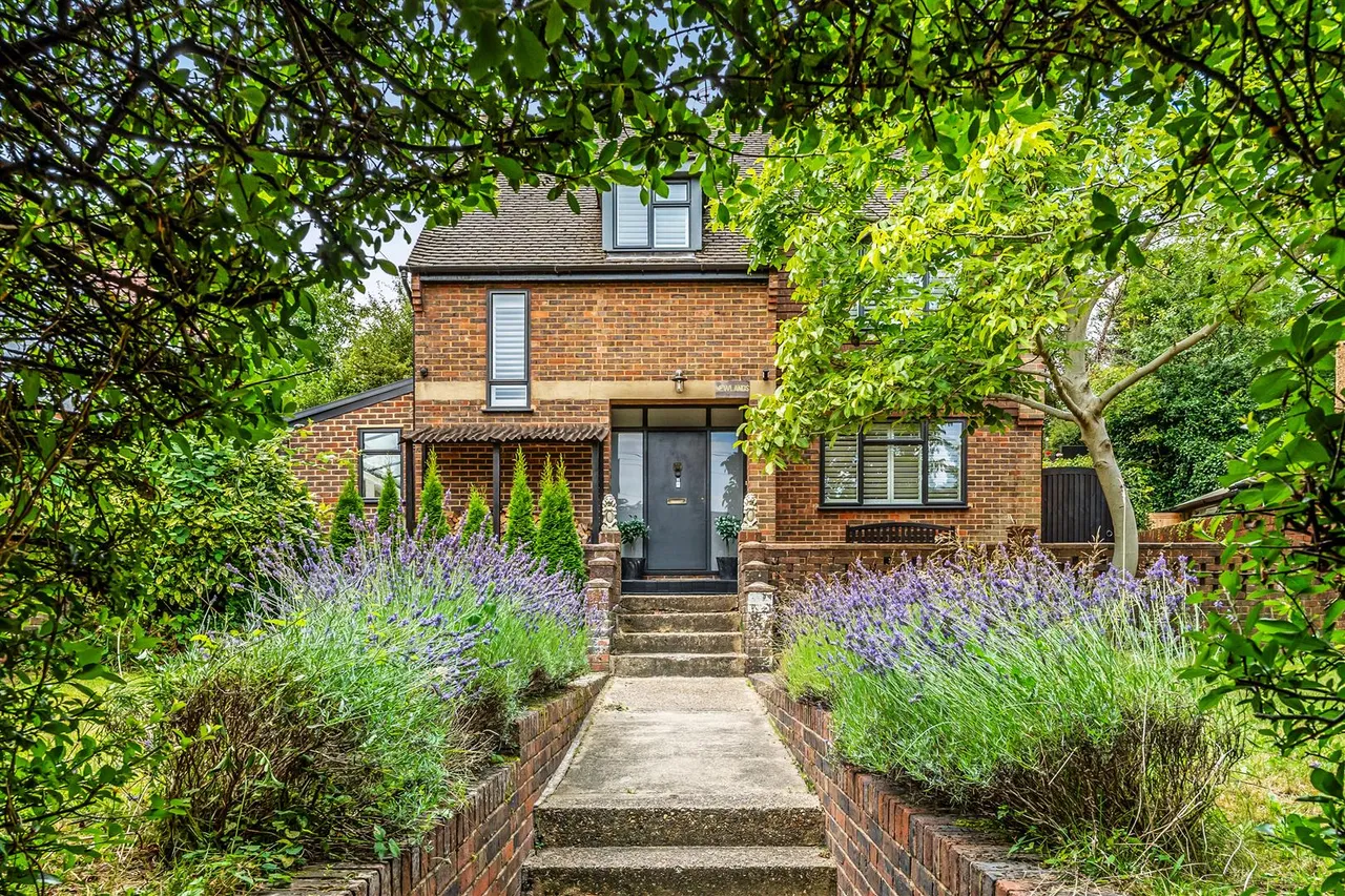 3 bed house for sale, Vincent Lane, Dorking, RH4