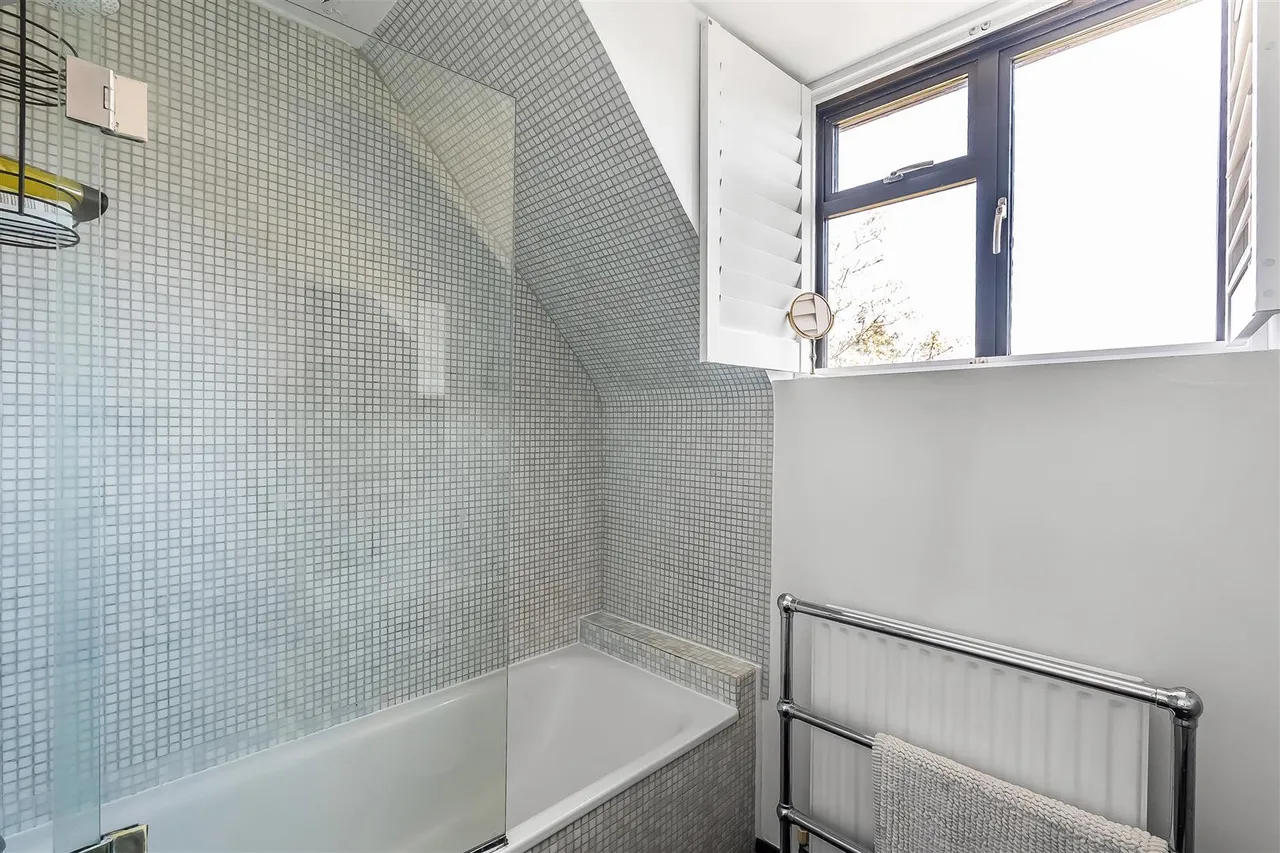 Vincent Lane, Dorking, RH4, photo 17
