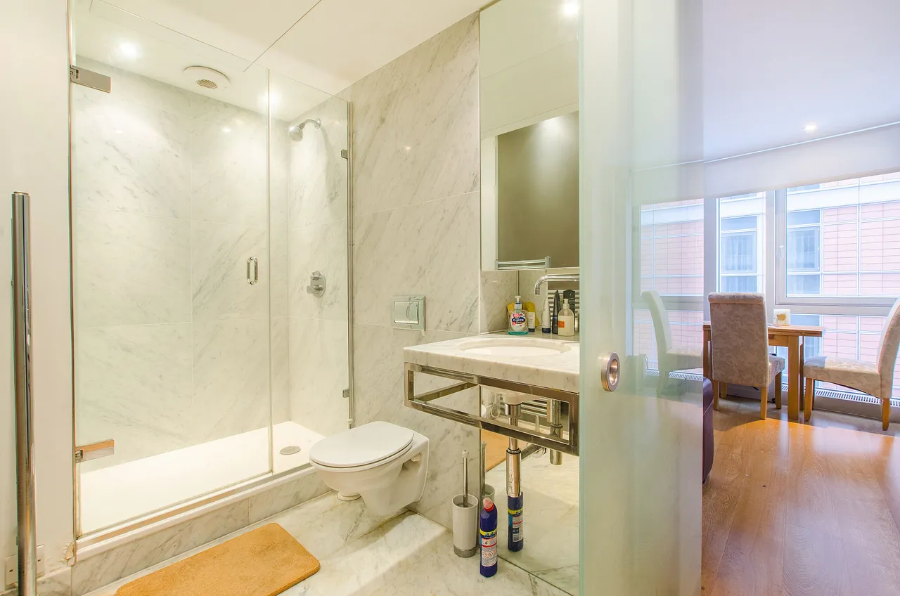 403 Ontario Tower, 4 Fairmont Avenue, London, photo 5