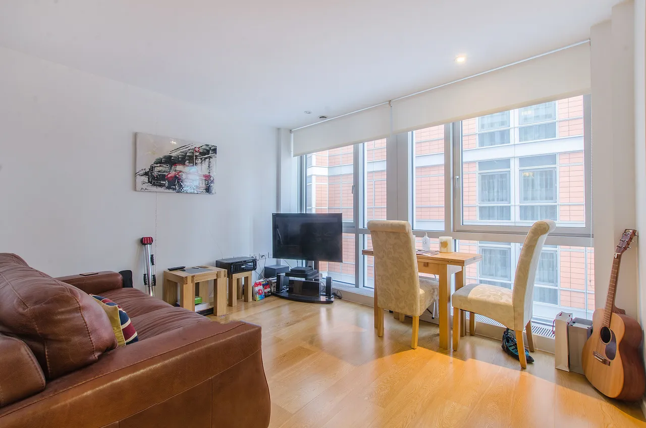 403 Ontario Tower, 4 Fairmont Avenue, London, photo 4