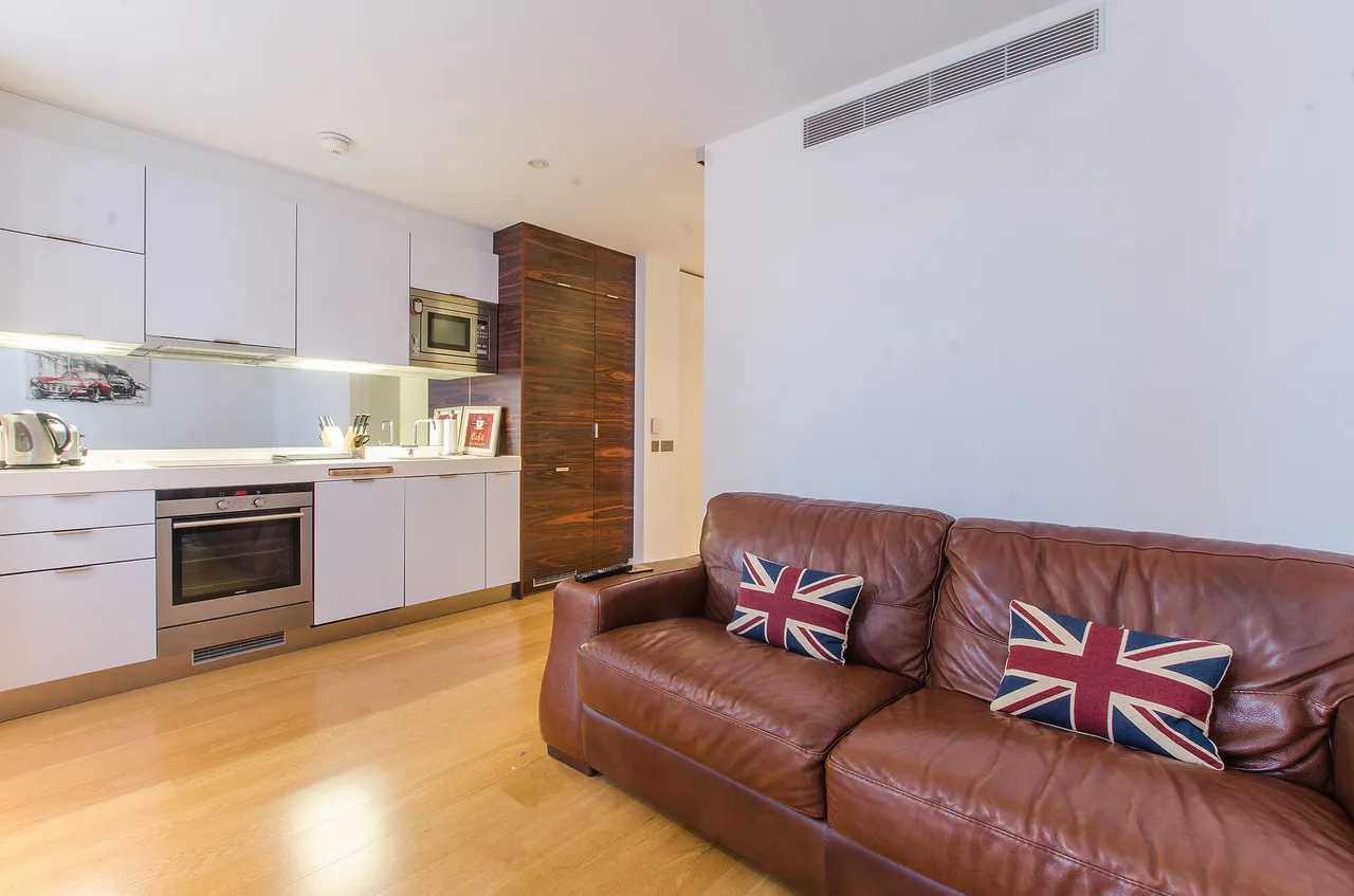 403 Ontario Tower, 4 Fairmont Avenue, London, photo 3