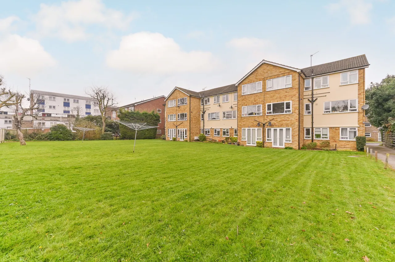 Sutton, SM1, photo 7