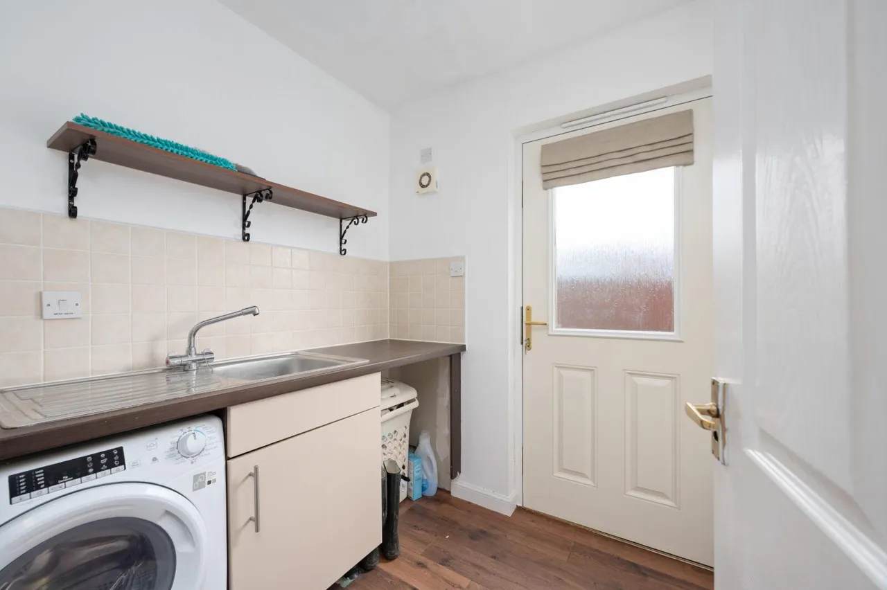 Honeysuckle Drive, Cumbernauld, G68 9GF, photo 12
